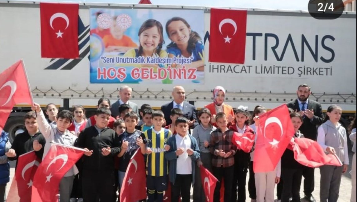 ''SENİ UNUTMADIK KARDEŞİM'' projesi kapsamında çocuklara çeşitli hediyeler dağıtılmıştır. 